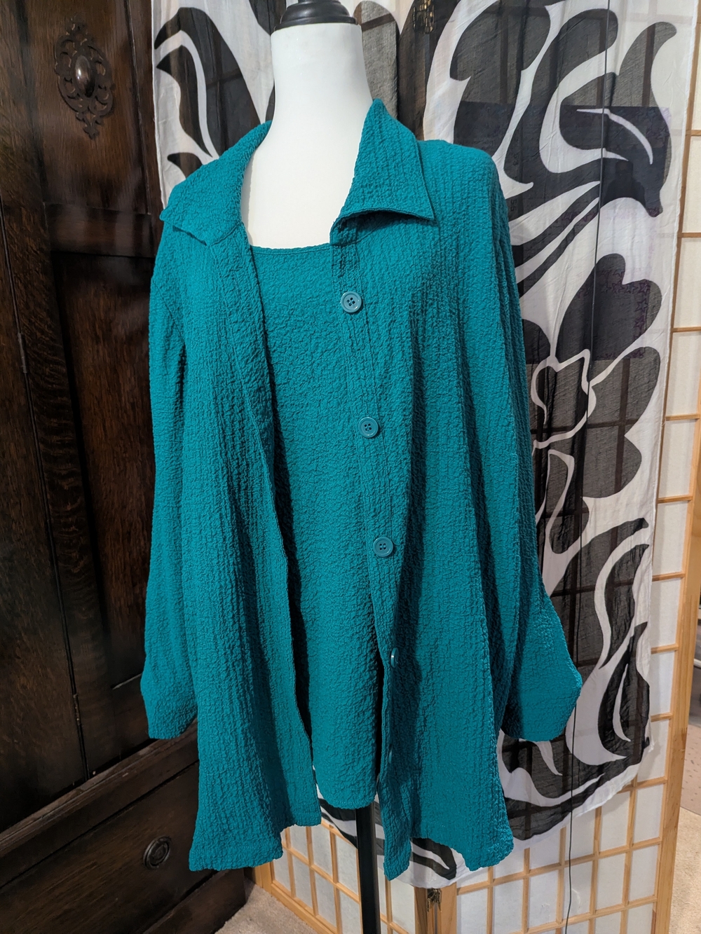 Maggie Barnes Teal Textured Top With Jacket Look.